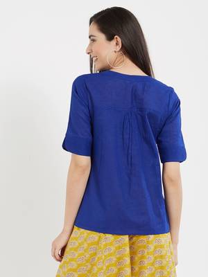 Royal  dobby pleated top with a sleeve with cuffs 3
