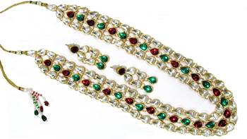 3 line maroon green kundan necklace set 1