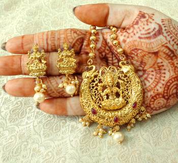 Kempu High Gold Plated Laxmi Temple Pendant Earring Set 2