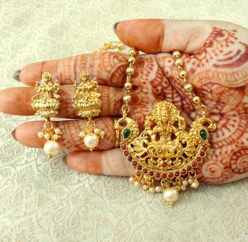 Kempu Green High Gold Plated Laxmi Temple Pendant Earring Set 2