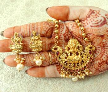 Kempu High Gold Plated Laxmi Temple Pendant Earring Set 2