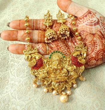 Kempu Green High Gold Plated Laxmi Temple Pendant Earring Set 2