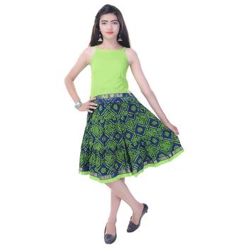 Green Cotton Printed Set of Skirt and Top for Girls 4