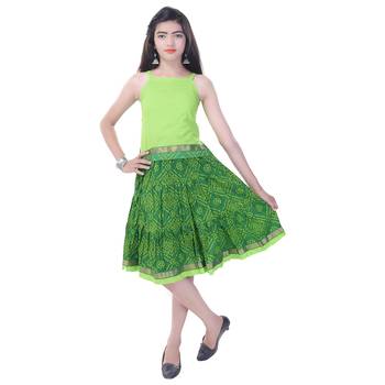Green Cotton Printed Set of Skirt and Top for Girls 4