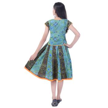 Multicolor Cotton Printed Set of Skirt and Top for Girls 2