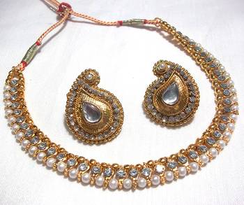 White Pearl Golden Mango Necklace Set 1