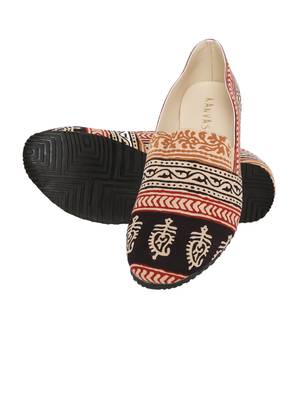 Men's Off White& Brown TPR Sole Material Printed Moccasins Slip Ons 6