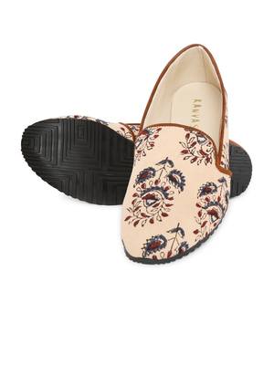 Men's Off White& Brown TPR Sole Material Printed Moccasins Slip Ons 6