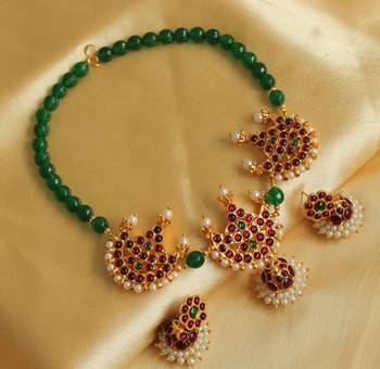 Beautiful Kemp Green Moon Designer Pendant Necklace Set 1