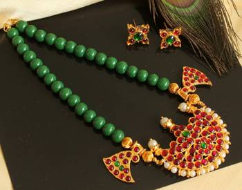 Beautiful Kemp Green Moon Designer Pendant Necklace Set 1