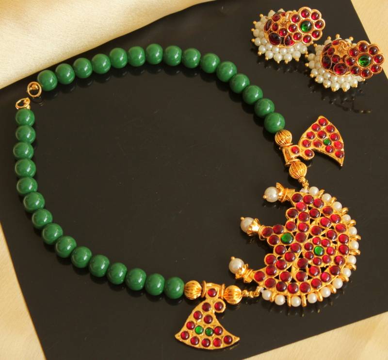 Beautiful Kemp Green Moon Designer Pendant Necklace Set