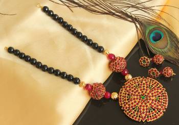 Beautiful Kemp Green Black Agate Designer Necklace Set 1
