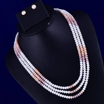 White pearl necklaces 1