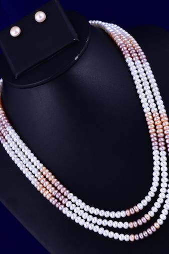 White pearl necklaces