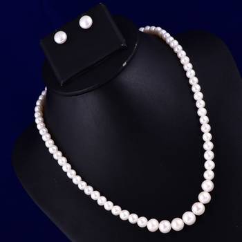 White pearl necklaces 1