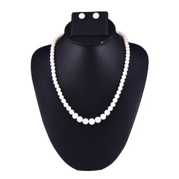 White pearl necklaces 2