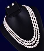 White pearl necklaces