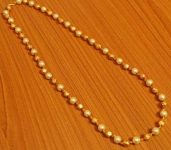White Pearl Necklaces 1
