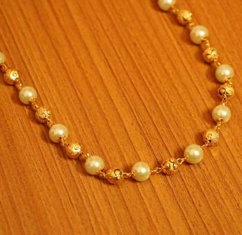 White Pearl Necklaces 2
