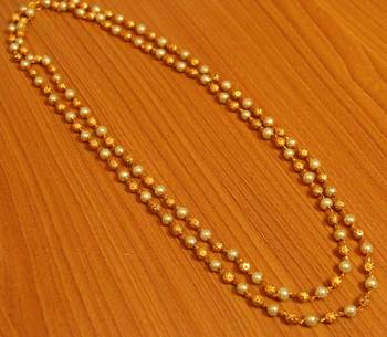 White Pearl Necklaces 2