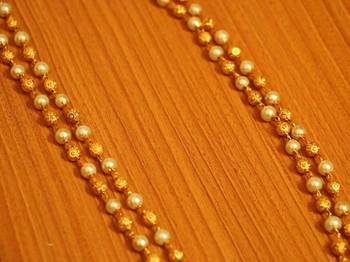 White Pearl Necklaces 3