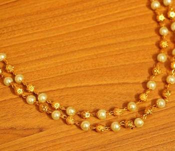 White Pearl Necklaces 4