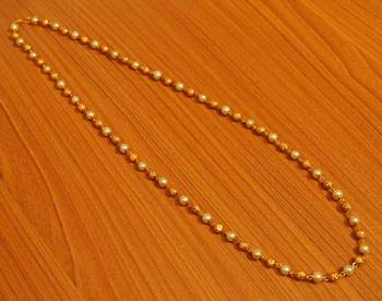 White Pearl Necklaces 1