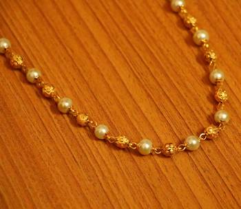 White Pearl Necklaces 2