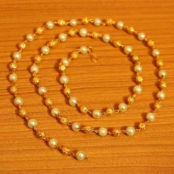White Pearl Necklaces 3