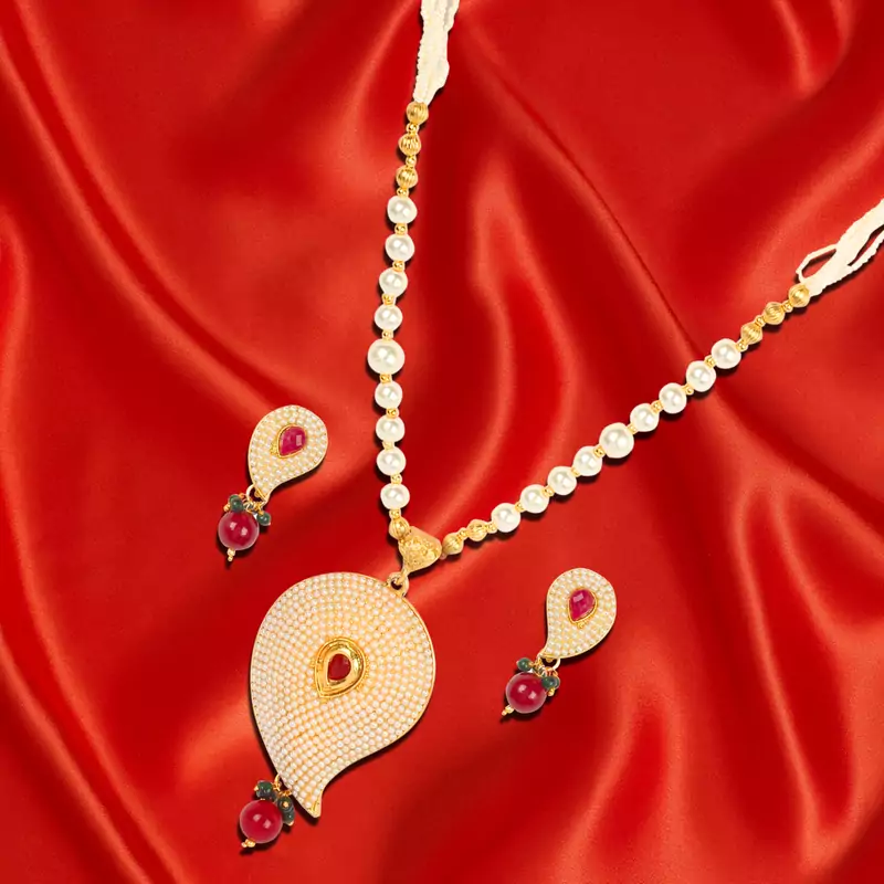 Pearl Keri Necklace Set for Woman with Earrings