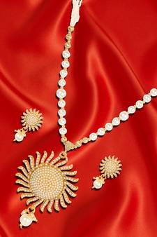 Pearl Sunshine Necklace Set for Woman with Earrings