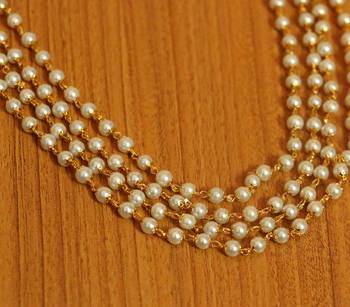 White Pearl Necklaces 3