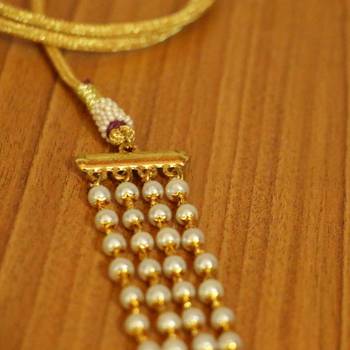 White Pearl Necklaces 4