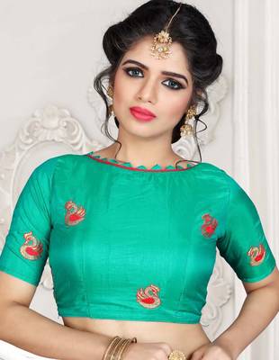 Red Embroidered silk blend Saree With Blouse 2