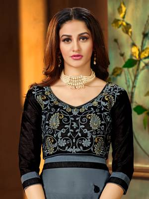 Grey printed georgette saree with blouse 5