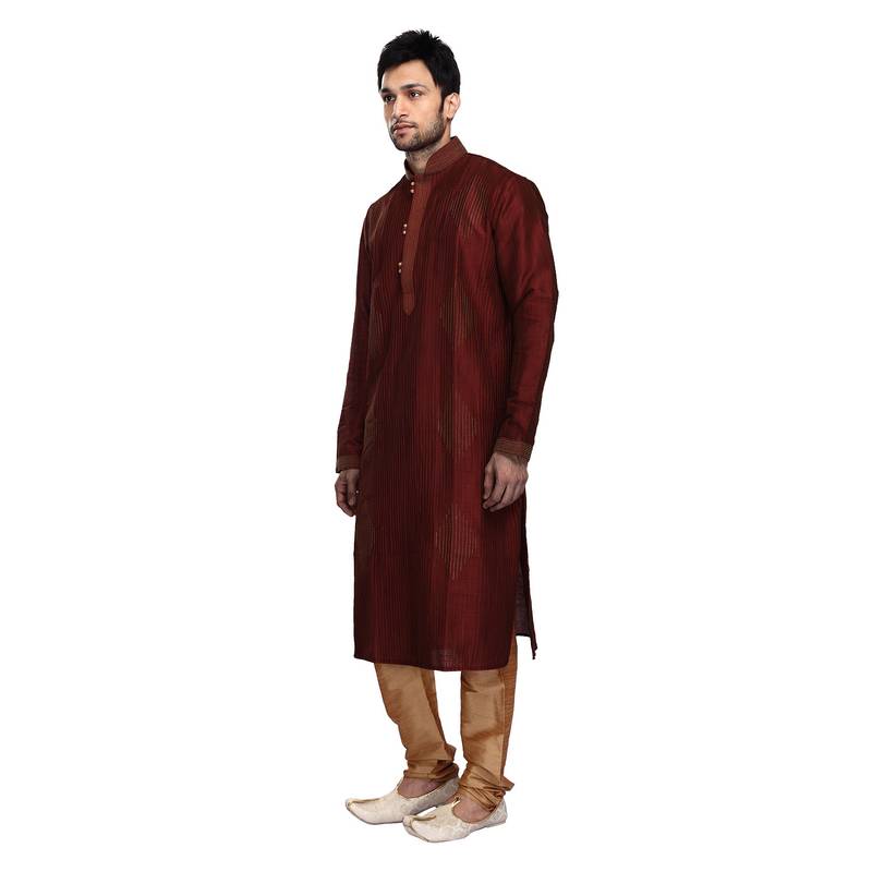 Maroon Intricately Designed Pintucked Kurta With Gundi Buttons On The Placket