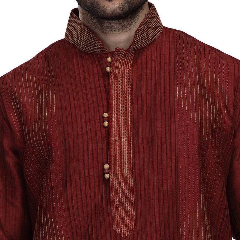 Maroon Intricately Designed Pintucked Kurta With Gundi Buttons On The Placket