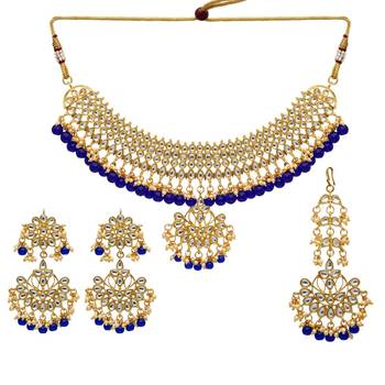 Blue necklaces 1