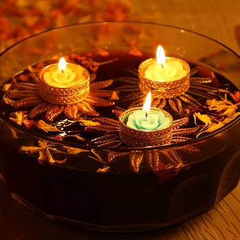 Aapno Rajasthan Red Floral Floating Candles 1