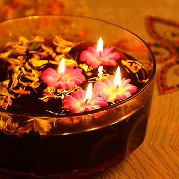 Aapno Rajasthan Flower Wax Candle Dyas- Set Of 4 1