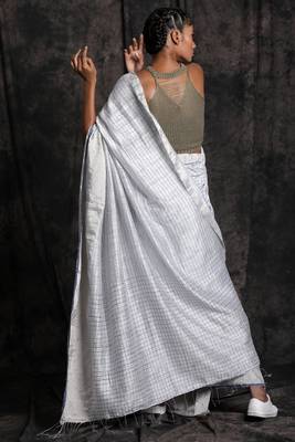 White Hand Woven Matka Silk Saree With Blouse 2