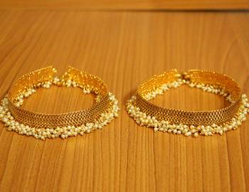 Gold Pearl Anklets 1