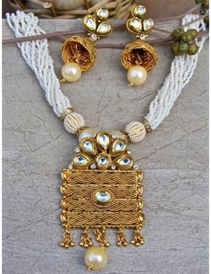 Antique Gold Kundan Pendant Set with Moti Bead Mala 1