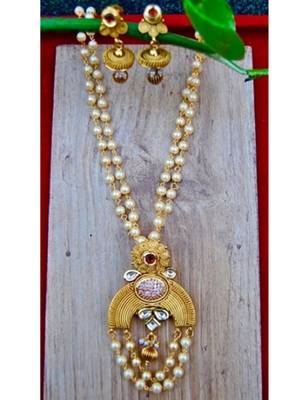 Antique Chand Pendant Set on Pearl Strings 1