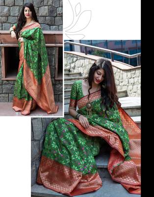 Green woven banarasi saree with blouse 2