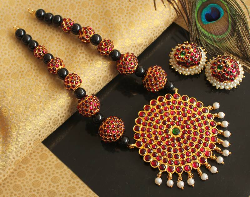 Beautiful Kemp Green Big Pendant Pearl Designer Temple Necklace