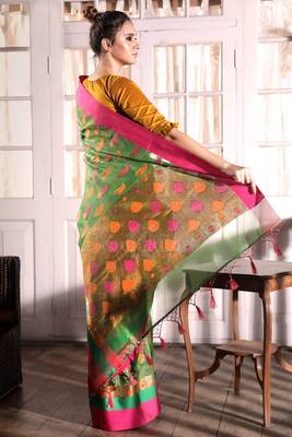 Green hand woven banarasi silk saree with blouse 2