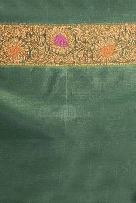 Green hand woven banarasi silk saree with blouse 3