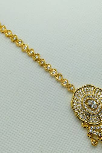 White zircon   maang tikka
