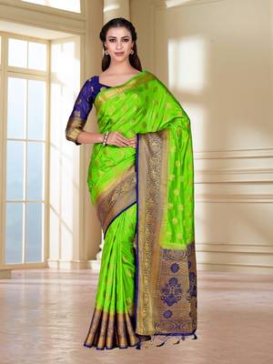 Green woven art silk saree with blouse 2
